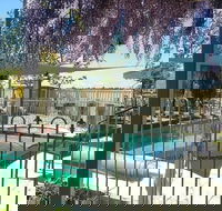 Must Love Dogs Bb - Getaway Accommodation