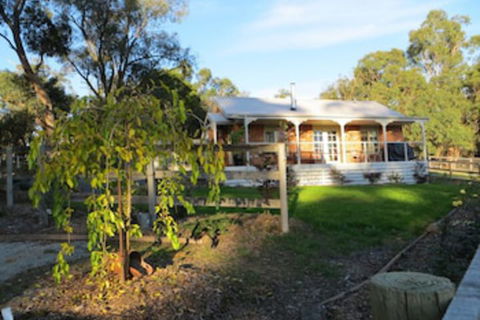 Honeyeater Cottage - Getaway Accommodation 0