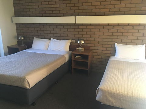 Tudor House Motel - Getaway Accommodation 5
