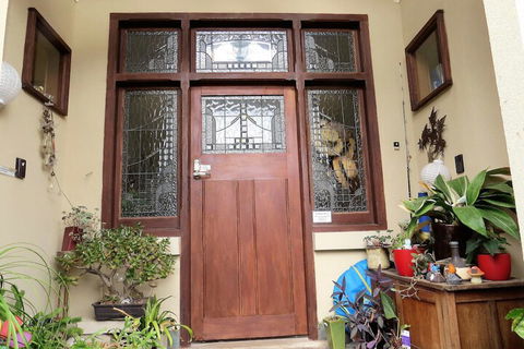 McCloud House - Getaway Accommodation 1