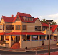 McCloud House - Getaway Accommodation
