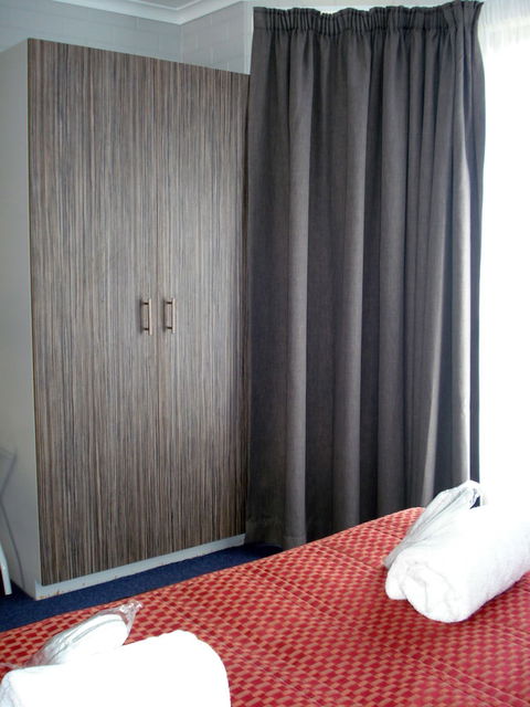 A Raceview Motor Inn - Getaway Accommodation 5