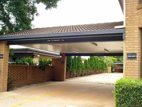 A Raceview Motor Inn - Getaway Accommodation 0