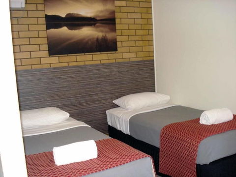A Raceview Motor Inn - Getaway Accommodation 6