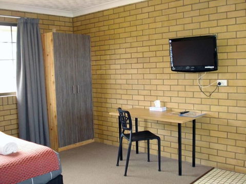 A Raceview Motor Inn - Getaway Accommodation 4