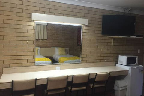 Blue Violet Motor Inn - Getaway Accommodation 6