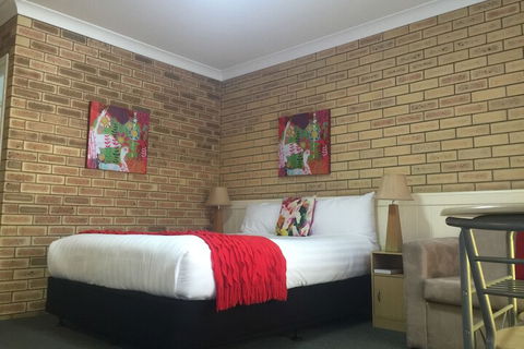 Blue Violet Motor Inn - Getaway Accommodation 5