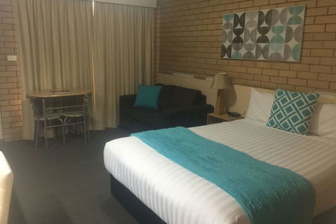 Blue Violet Motor Inn - Getaway Accommodation 7