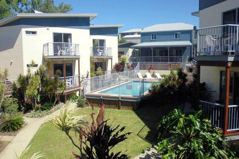 Emus Beach Resort - Getaway Accommodation 4