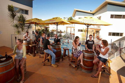 Emus Beach Resort - Getaway Accommodation 7