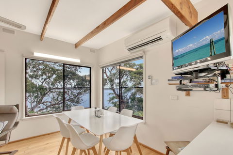 Jetty Road Retreat - Getaway Accommodation 4