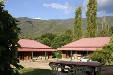Harrietville Snowline Hotel - Getaway Accommodation 1