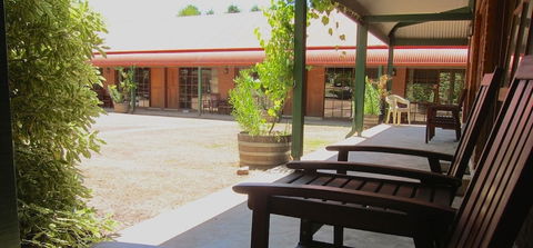 Harrietville Snowline Hotel - Getaway Accommodation 3