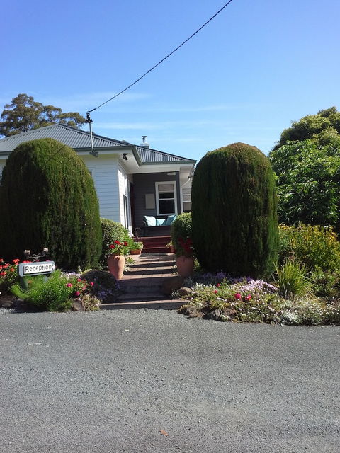 Hillside Bed & Breakfast - Getaway Accommodation 1