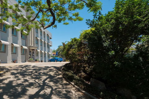 Hampton Court Apartments - Getaway Accommodation 3