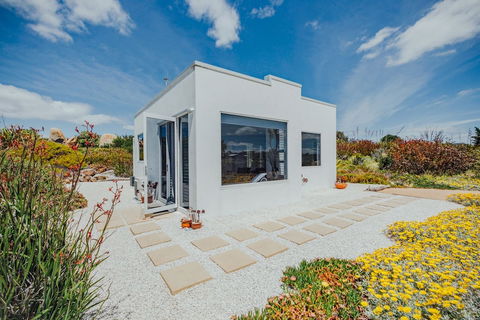 Saltwater Sunrise - Getaway Accommodation 1