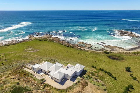 Saltwater Sunrise - Getaway Accommodation 0