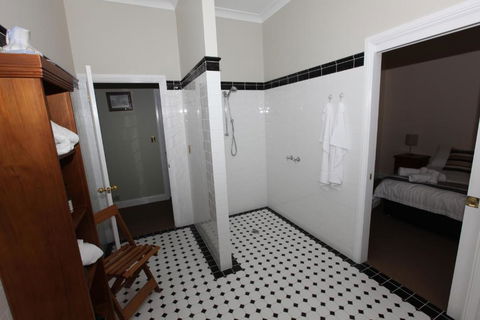 House On The Hill Bed & Breakfast - Getaway Accommodation 5