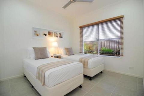 4 Cascade House Luxury Holiday Home - Getaway Accommodation 6