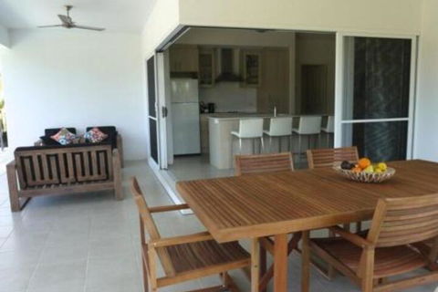4 Cascade House Luxury Holiday Home - Getaway Accommodation 5