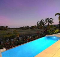 4 Cascade House Luxury Holiday Home - Getaway Accommodation
