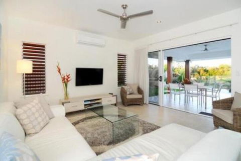 4 Cascade House Luxury Holiday Home - Getaway Accommodation 7