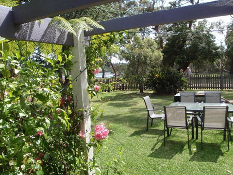 Wyreepi Caribbean Chalet - Getaway Accommodation 2