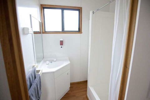 Seven Mile Beach Cabin And Caravan Park - Getaway Accommodation 7