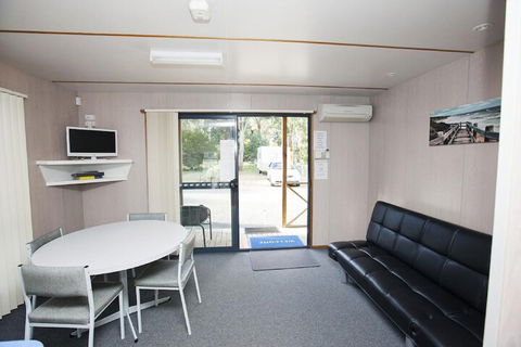 Seven Mile Beach Cabin And Caravan Park - Getaway Accommodation 5