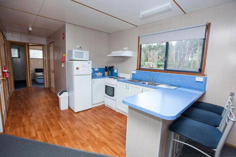 Seven Mile Beach Cabin And Caravan Park - Getaway Accommodation 2