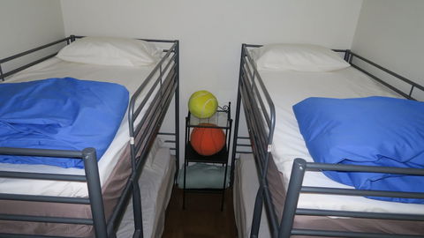 The Black Sparrow - Getaway Accommodation 0