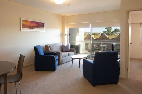 Hume Serviced Apartments - Getaway Accommodation 3