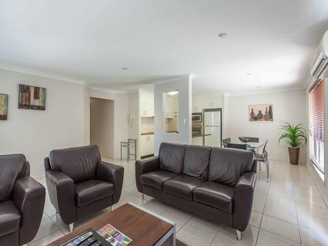 Annand Mews Serviced Apartments - Getaway Accommodation 4