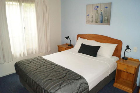 Asters On James Motor Inn - Getaway Accommodation 1