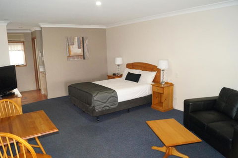 Asters On James Motor Inn - Getaway Accommodation 6