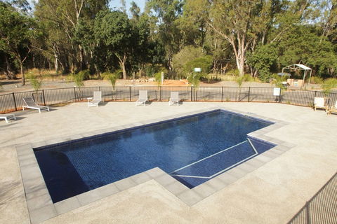 Riverside Cabin Park - Getaway Accommodation 2
