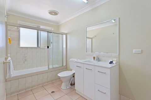 Clifford Park Holiday Motor Inn - Getaway Accommodation 3
