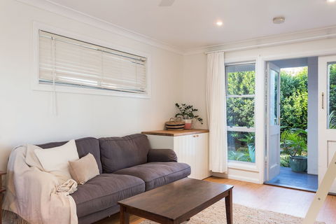Surf Side Retreat - Getaway Accommodation 0