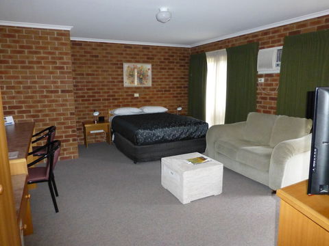 Inverloch Central Motor Inn - Getaway Accommodation 6
