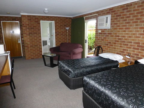 Inverloch Central Motor Inn - Getaway Accommodation 3