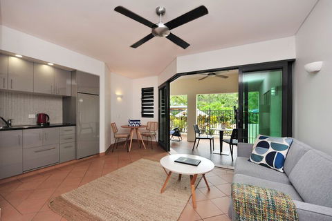Seascape Holidays - Peninsula Apartments - Getaway Accommodation 1