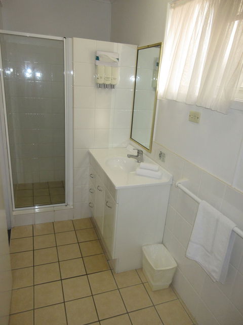Riviera On Ruthven Motel - Getaway Accommodation 4