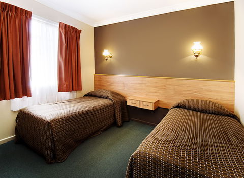 Riviera On Ruthven Motel - Getaway Accommodation 2