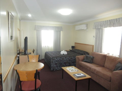 Riviera On Ruthven Motel - Getaway Accommodation 3