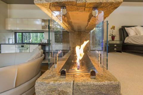 The Feathered Nest - Wildlife Retreat - Getaway Accommodation 1