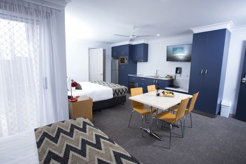 Altitude Motel Apartments - Getaway Accommodation 2