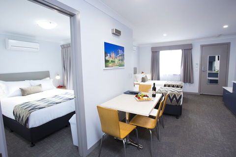 Altitude Motel Apartments - Getaway Accommodation 4