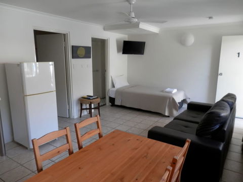Yongala Lodge By The Strand - Getaway Accommodation 4