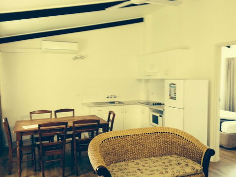 Yongala Lodge By The Strand - Getaway Accommodation 6