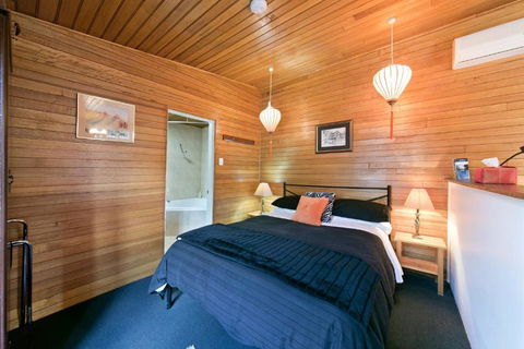 Hillside Country Retreat - Getaway Accommodation 5
